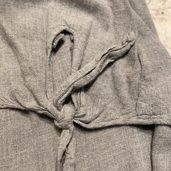 Cloth and stone size XS shirt. Very generous in size - Picture 3 of 3